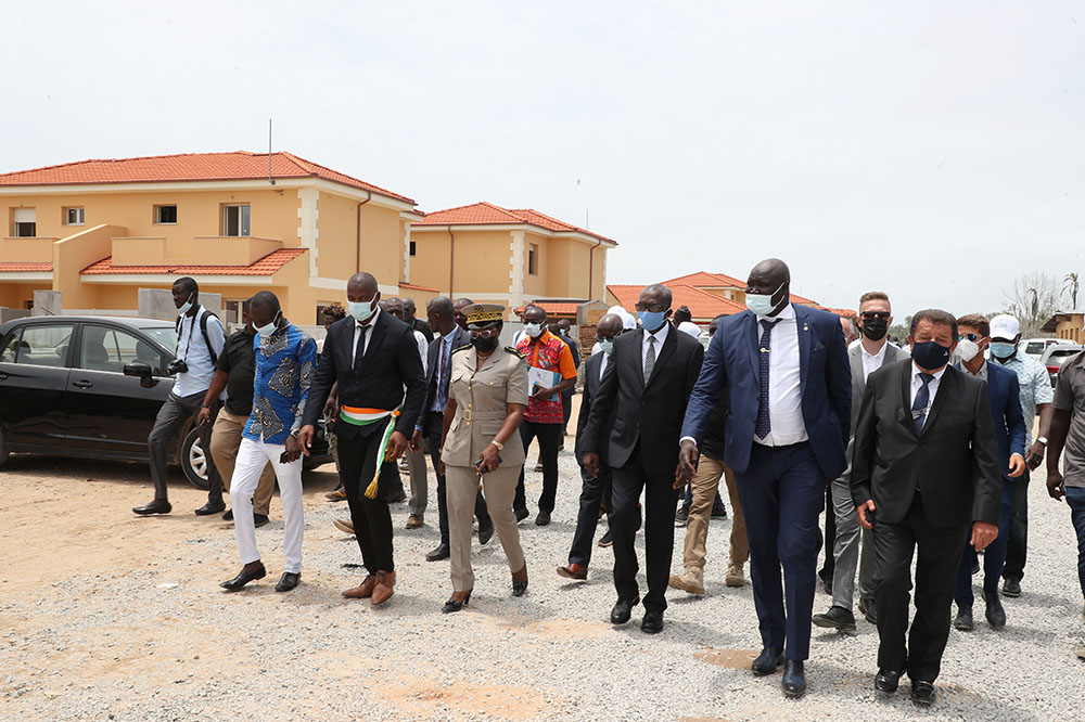 LOGEMENTS ECONOMIQUES ET DE STANDING : LE SECRETAIRE D’ETAT LATAILLE KOFFI N’GUESSAN SATISFAIT DES REALISATIONS D’UN GROUPE ITALIEN A GRAND-BASSAM