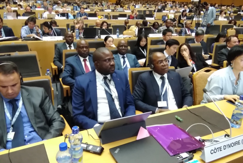 COTE D'IVOIRE /INTERNATIONAL/ LE MINISTRE  ISAAC  Dé PRONE  UN SECTEUR  POSTAL FORT A ADDIS-ABEBA