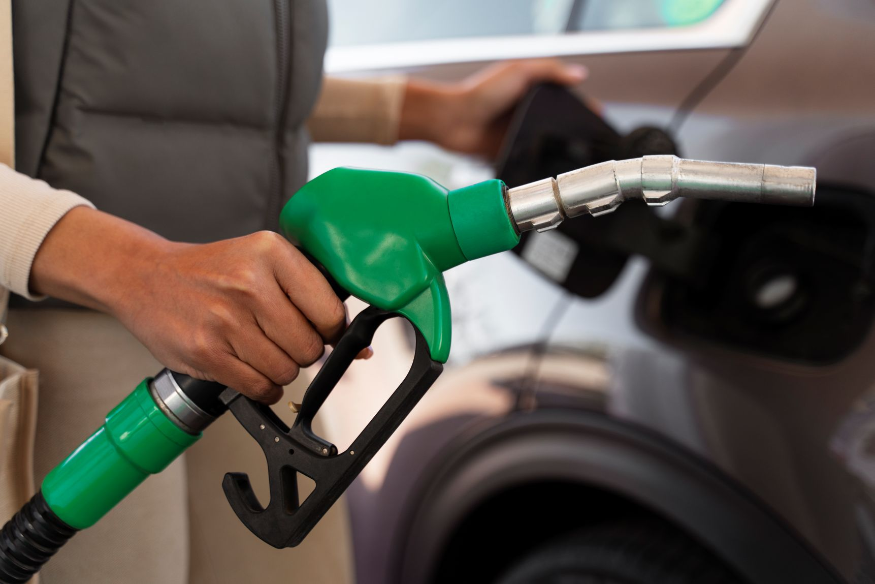 HYDROCARBURES : LES TARIFS DE L'ESSENCE ET DU GASOIL AFFICHENT UNE DIMINUTION DE 25 FCFA